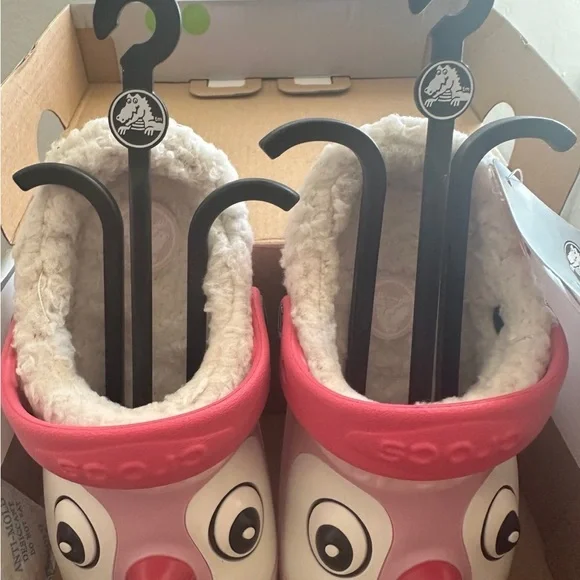 Pink penguin crocs - Picture 3 of 15